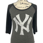 MLB New York Yankees Raglan Shirt Size M Gray Blue 3/4 Sleeve Baseball Tee Size M Photo 0
