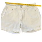 Levi's Women's Mid waist white Shorts size 8 Photo 5