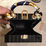 Elegant & Chic Floral Photo 4