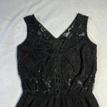 Women's Sleeveless V Photo 5