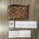 Coach NWT - Khaki Wristlet with Star Pattern Photo 2
