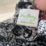 Vera Bradley  light weight Infinity scarf, 32x26,  100% Rayon Photo 1