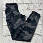 Old Navy  active elevate legging camouflage women’s size small ￼ Photo 0