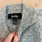 By&By size M grey long sleeve cold shoulder flowy soft stretchy top GUC Gray Size M Photo 3