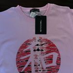 Pretty Little Thing NWT Pretty Little Things Baby Pink Printed Peace LogonTee XS Photo 2