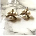 Faux pearl gold tone rhinestone post earrings Photo 1