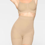 SKIMS NEW  Everyday Sculpt High-Waisted Mid Thigh Short Clay Size S‎ Photo 0