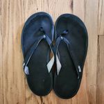 Olukai Flip Flops Womens Size US 6 Black Thong‎ Straps Beach Minimalist Casual Photo 3