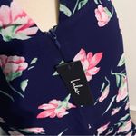 Lulu’s New V Photo 6