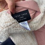 Old Navy Love tree Pink quilted puffer jacket with zipper pockets / fits like a medium Photo 3