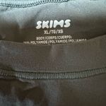 SKIMS  Fits Everybody Short Sleeve T-shirt Gunmetal Women’s Size Medium (New) Photo 3