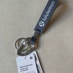 Lululemon  silicone keychain - Solar Grey/Starch Blue Photo 0