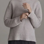 Varley   pull over sweater Photo 0