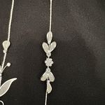 🦋NWOT Gorgeous Silver Flower Crystal Set Photo 4