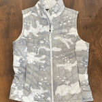 The North Face Women's Camouflage Gray and White Thermoball Vest size Large Photo 0
