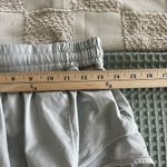 Lululemon  Hotty Hot Short II 2.5” Size 8 Reg Photo 5