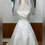 Gloria Vanderbilt Beautiful Vintage 90s  Embroidered Satin Wedding Gown & Veil! Photo 2