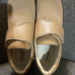 Propet Women's Tan Textured Loafers Size 8 Photo 2
