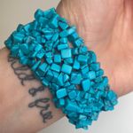 Women’s Turquoise Colored Chip/Stones Stretch Cuff Bracelet EUC OS Photo 2
