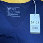 FIGS NWT  casma three pocket navy 4x top Photo 2