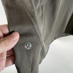 Lululemon  Women's Fast  Free Running Shirt Gray Green‎ Size 4 Athletic Yoga Photo 6