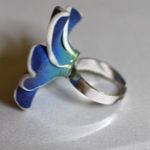 Source Unknown Vintage Hawaiin Plumeria Flower Rhinestone Accent Silver Tone Adjustable Ring Photo 1