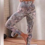 Fabletics Women’s Powerhold high waist Orchid Moon Rock leggings Size Small Photo 0