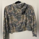 Tresics  Camouflage Long Sleeve Hooded Cropped Top Photo 5