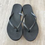 Shade & Shore Womens  Black Flip Flops - 10 Photo 0