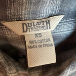 Duluth Plaid Flannel Button Down Long Sleeve Grey Gray Cream Plaid Vented Hem Size XS Photo 12