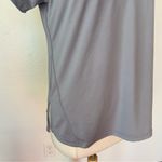90 Degrees by Reflex Solid Grey Short Sleeve V-Neck Quick Dry Athletic Top Photo 2