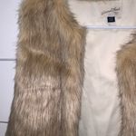 Universal Threads Universal Thread Faux Fur Mob Wife Vest Photo 3