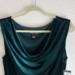Jessica Howard : Elegant Emerald Green Velvet Dress Photo 2
