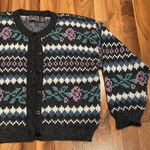 Paris sports club world wide sweater size large cottage core floral Gray Photo 1