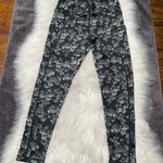 Zella Z BY  High Waist Daily Patch Pocket Leggings In Green Urban Mila Floral Photo 2