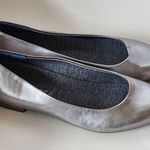 Dr. Scholls  Aston Pewter Metallic  Flats Size 9 wide Photo 4