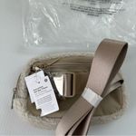 Lululemon NWT Everywhere Belt Bag Fleece Natural Ivory Trench, OS Photo 5