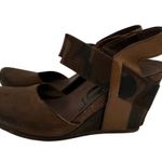 OTBT  Rexburg Brown & Camo Wedge Pumps Size 7.5 Photo 3