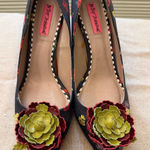 Betsey Johnson  Black Floral Heels with Green Accents Photo 0