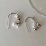 Irregular hoops earrings pearl hoops earrings silver hoop earrings minimalist design Photo 0