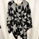 Calvin Klein NWT Cape Poncho Shawl Women's One Size Black Gray Colorblock Photo 3