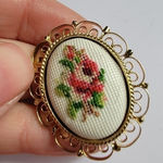 Vintage Victorian Embroidery filigree rose floral brooch gold tones Photo 0