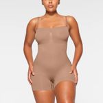 SKIMS NWOT  Strapless Sculpting Mid Thigh Bodysuit size L Sienna Photo 8