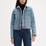 Levi's  Premium Ex-Boyfriend Sherpa Trucker Denim Jacket - Sz Med 🧡🎀 Photo 1