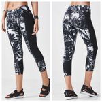 Fabletics  Black Penzi Palm Hawaiian Capri Cropped Athletic Leggings Mid Rise M Photo 1