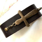 Brown Leather brass tone cross bracelet Photo 0