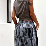 Arrive Guide Sleeveless, Cropped Yoga Top in Grey Photo 1