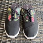 Toms  shoes women’s size 7 Photo 0