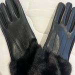 Elegant Black Leather Gloves with Fur Trim Photo 2