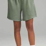 Lululemon Scuba Mid-Rise Oversized Short 7" Photo 0